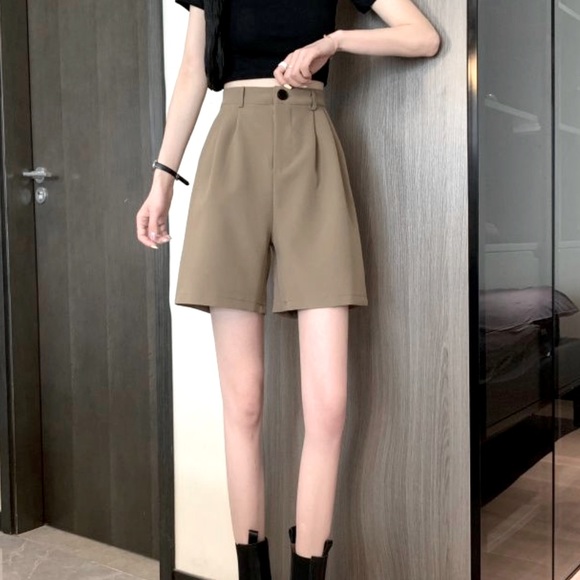 High waist dress shorts in Khaki/beige color - Picture 1 of 5